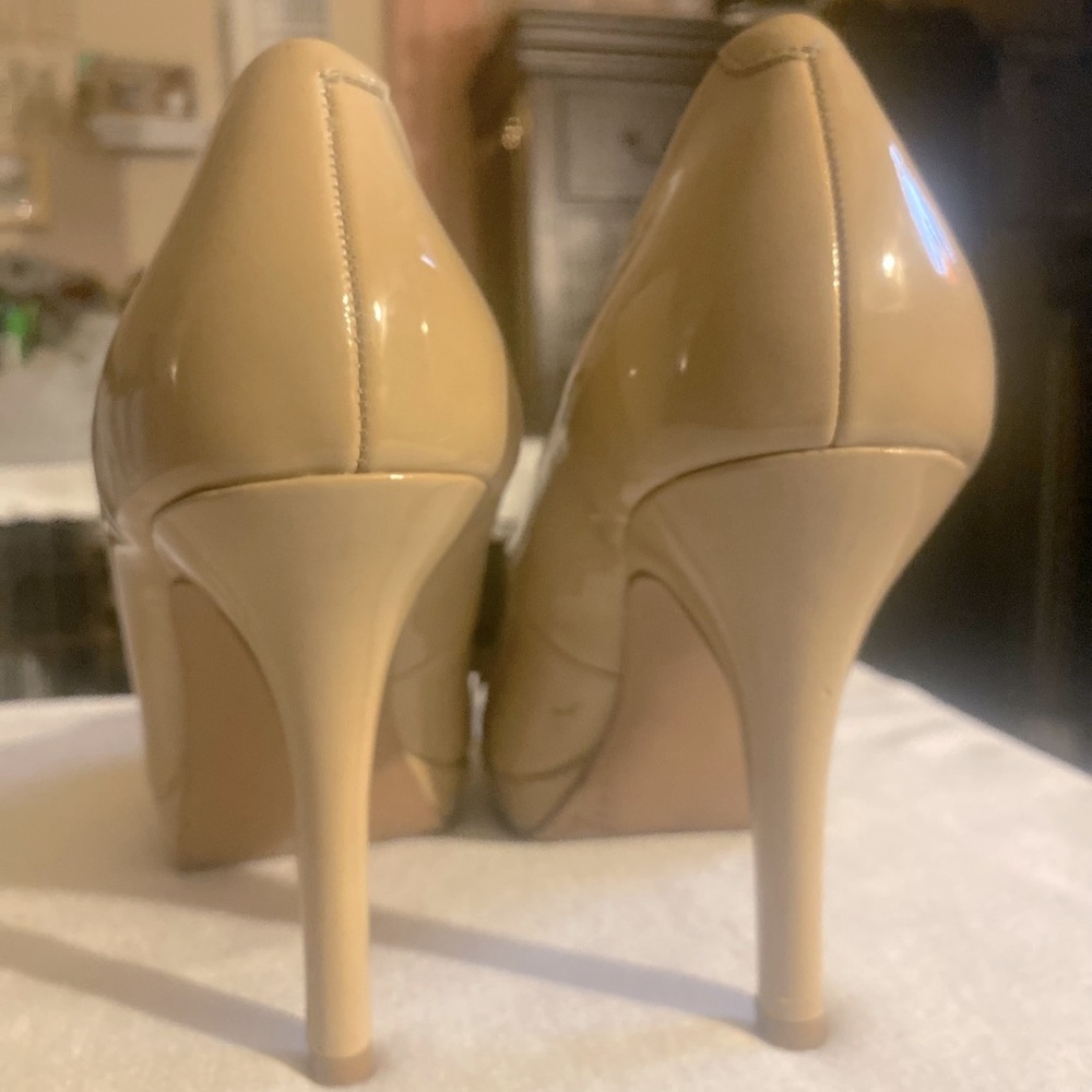 Perfect nude neutral heel pump size 8
